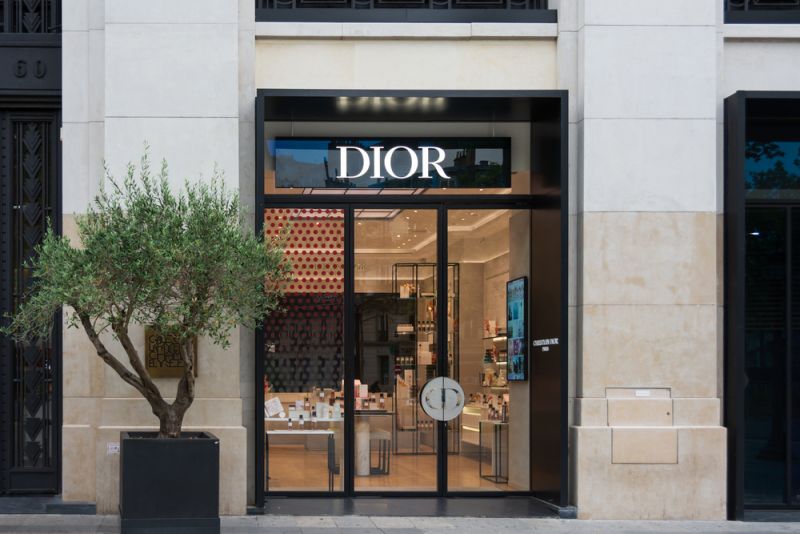 Luxury Shops in Paris to Open on Sundays